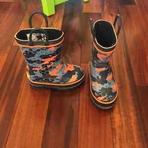 Rain boots size 5